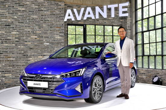 현대차는 6일 경기도 남양주시에 위치한 '스튜디오 담'에서 이광국 국내영업본부장(사진) 등 회사 관계자 및 자동차 기자단이 참석한 가운데 공식 출시 행사 및 시승회를 갖고, 더 뉴 아반떼 판매에 돌입했다. ⓒ 현대자동차