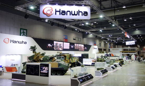 한화 방산계열사가 '2018 대한민국 방위산업전'에 참가사 중 가장 큰 전시 부스를 열고, 미래 전장 환경에 대응한 첨단 무기체계와 솔루션을 선보인다. ⓒ 한화