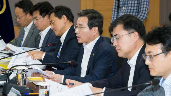 김용범 금융위 부위원장이 17일 서울 종로구 정부서울청사 금융위원회에서 '비은행권 거시건전성 관리 태스크포스(TF) 1차 회의'에서 모두발언을 하고 있다. ⓒ 금융위원회