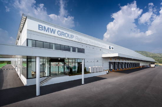 지난해 5월 건립된 BMW 안성 부품물류센터는 이전 물류 센터 부지보다 약 3배 가량 확장되면서 독일 본사를 제외한 해외 부품 물류 센터 중 세계 최대 규모를 자랑한다. ⓒ BMW 코리아