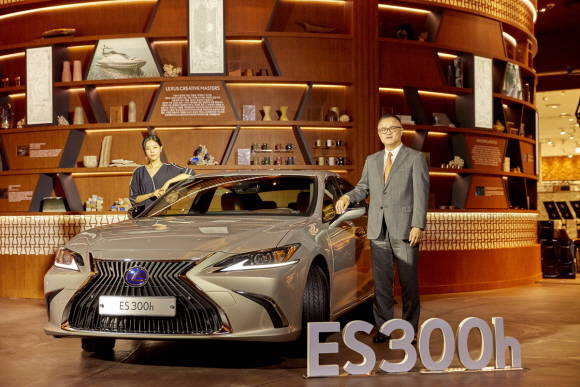 뉴 제너레이션 ES300h는 도발적인 우아함을 디자인 콘셉트로 개발됐다. ⓒ 렉서스 코리아
