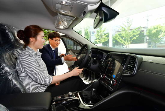 르노삼성이 2018년 컨슈머인사이트 자동차 기획조사에서 '판매서비스 만족도'와 'A/S 만족도' 2개 항목에서 1위를 차지했다. 특히 해당 조사 시작 이후 17년 연속 '판매서비스 만족도' 1위를 차지하는 기록을 달성했다. ⓒ 르노삼성자동차