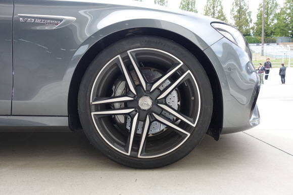 20인치 AMG 블랙 투톤 알로이 휠. = 노병우 기자