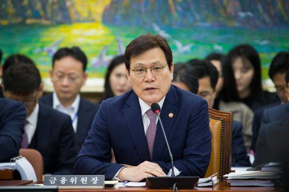 최종구 금융위원장이 정무위원 질문에 답변을 하고 있다. ⓒ 금융위원회