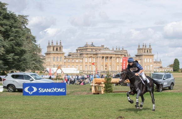 사진은 지난 9월 영국 옥스포드셔 우드스톡 블레넘궁에서 열린 제28회 쌍용 블레넘궁 승마대회(SsangYong Blenheim Palace Horse Trials)의 모습. ⓒ 쌍용자동차