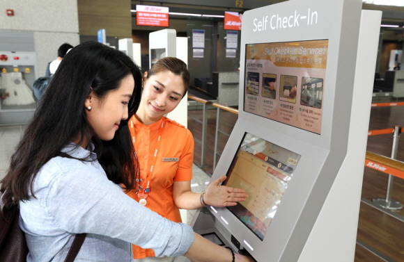 키오스크로 불리는 무인발권기의 모습. ⓒ 제주항공