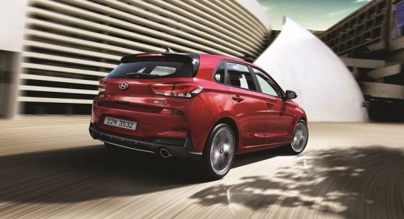 i30 N Line은 기존 i30보다 역동적인 디자인과 스포티한 주행감을 원하는 고객들을 위해 개발됐다. ⓒ 현대자동차