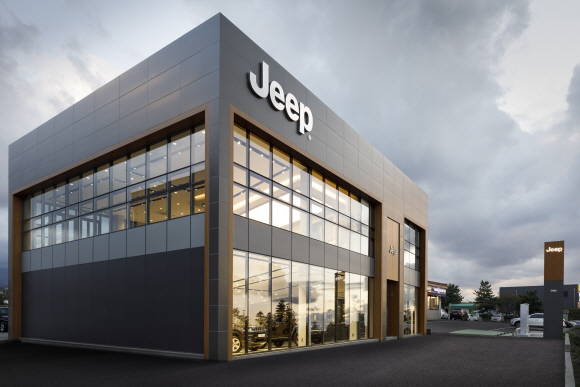 이번에 오픈하는 제주 지프 전용 전시장은 강서, 인천, 청담, 서초, 대구, 대전, 광주, 포항에 이어 아홉 번째로 오픈하는 지프 전용 전시장이다. ⓒ FCA 코리아