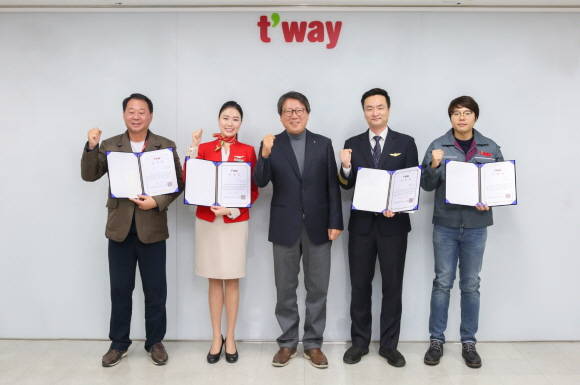 안전보안 활동에 모범이 된 직원 선정을 통해 티웨이항공이 사내 안전문화를 더욱 강화하고 있다. ⓒ 티웨이항공