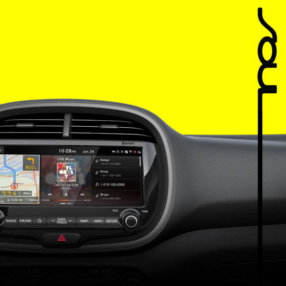 센터페시아의 볼륨감이 돋보이는 10.25인치 대형 와이드 디스플레이는 동급 최대의 크기를 자랑한다. ⓒ 기아자동차