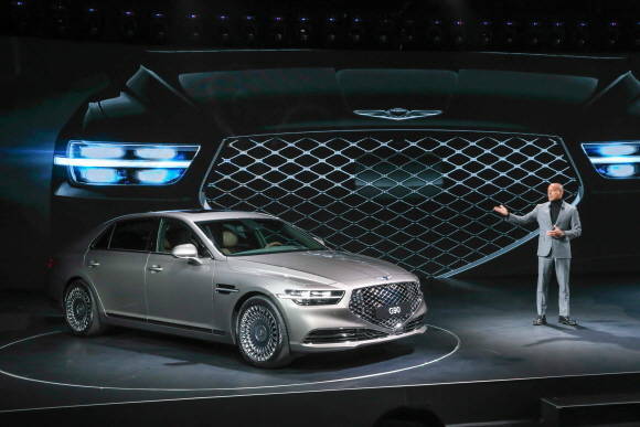 현대차 제네시스사업부장 피츠제럴드 부사장의 발표 장면. ⓒ 제네시스 브랜드