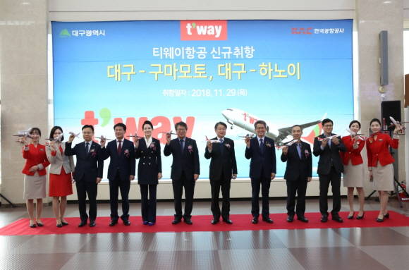티웨이항공이 대구에서 출발하는 일본 구마모토와 베트남 하노이 노선의 운항을 시작했다. ⓒ 티웨이항공