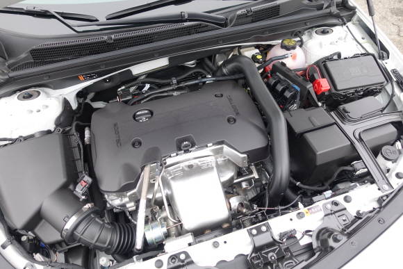 2.0ℓ 직분사 터보엔진은 3세대 6단 자동변속기와 결합해 차급을 뛰어넘는 주행성능을 발휘한다. = 노병우 기자