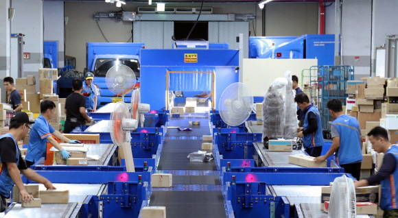 휠소터 도입으로 택배현장이 획기적으로 바뀌면서 택배기사의 작업패턴에도 변화가 생기고 있다. ⓒ CJ대한통운