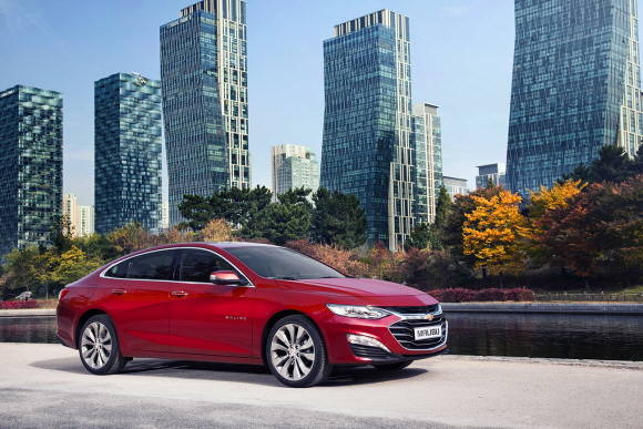 파워와 효율을 모두 만족시킨 더 뉴 말리부. ⓒ 한국GM