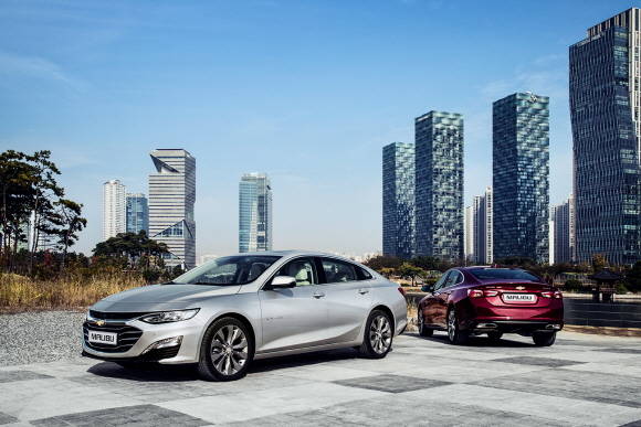 한국GM이 더 뉴 말리부를 공개하며 중형 세단시장에서의 돌풍을 예고했다. ⓒ 한국GM