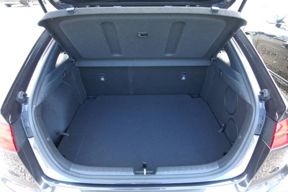 K3 GT 5도어 트렁크공간. = 노병우 기자