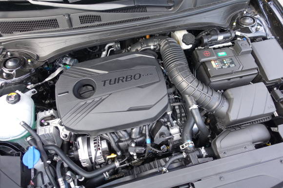 K3 GT는 1.6 터보엔진이 적용돼 최고출력 204마력, 최대토크 27.0㎏f·m의 스포티한 주행성능을 확보했다. = 노병우 기자