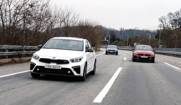 기아차는 운전자가 K3 GT의 파워풀한 주행성능을 오감으로 느낄 수 있는 감성요소를 적용해 운전의 재미를 높였다. ⓒ 기아자동차