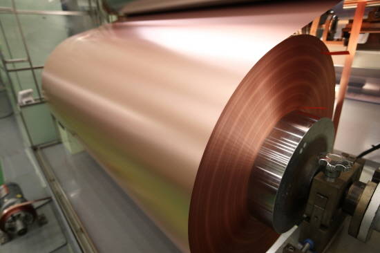 동박제조사 '케이씨에프테크놀로지스'가 국내 글로벌 배터리 제조업체와 약 8000억원에 달하는 2차전지용 전지박 장기공급계약을 체결했다. ⓒ KCFT