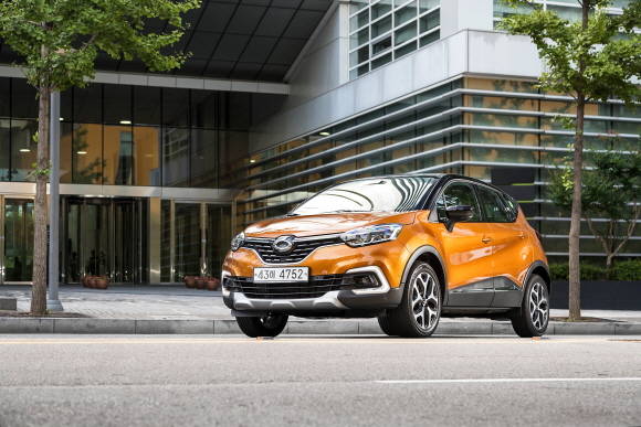 QM3는 소형 SUV의 한계를 뛰어넘는 공간 활용성이 큰 강점인 모델로, 차내 곳곳에 다양한 수납공간이 배치된 것이 특징이다. ⓒ 르노삼성자동차