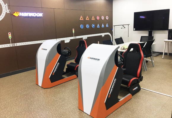 한국타이어가 대전광역시 서구에 위치한 발달장애인훈련센터 내 직업 체험관 운영으로 발달장애인들의 안전한 운전훈련을 지원한다. ⓒ 한국타이어