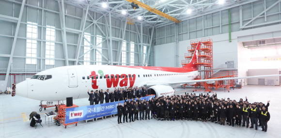 티웨이항공이 국내 전문 항공정비(MRO)업체의 첫 고객이 돼 성공적인 중정비(C-Check)를 마쳤다. ⓒ 티웨이항공
