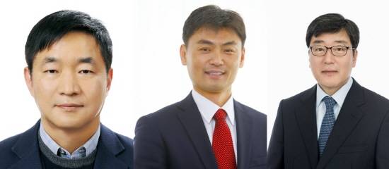 포스코그룹이 조기에 조직을 안정화하고, '100대 개혁과제' 실천과 미래 먹거리 발굴 및 육성을 통해 100년 기업 기반 마련에 박차를 가하기 위한 조직개편 및 정기 임원인사를 단행했다. 사진 왼쪽부터 새롭게 선임된 오규석 신성장부문장·박성진 산학연협력실장·장윤종 포스코경영연구원장. ⓒ 포스코