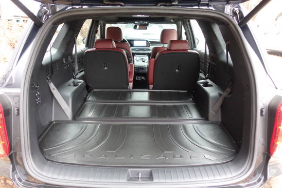 팰리세이드는 2열 시트 후방 트렁크 화물 적재 용량은 1297ℓ다. = 노병우 기자