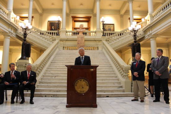 김준 SK이노베이션 사장이 지난 4일(현지시각) 애틀란타 주 청사에서 개최된 배터리 공장 증설 투자 양해 각서 체결식에 참석했다. ⓒ SK이노베이션