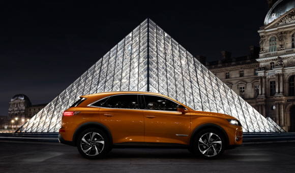 헤드램프에서 리어램프로 이어지는 측면의 예리한 캐릭터라인은 역동성과 위엄을 더한다. ⓒ 한불모터스