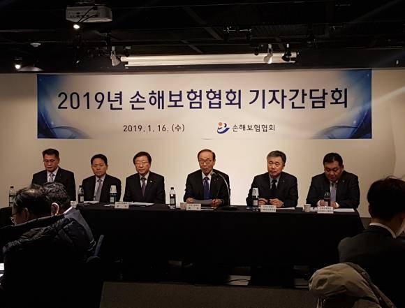 김용덕 손해보험협회장이 2019년 혁신 과제에 대해 발언하고 있다. = 하영인 기자
