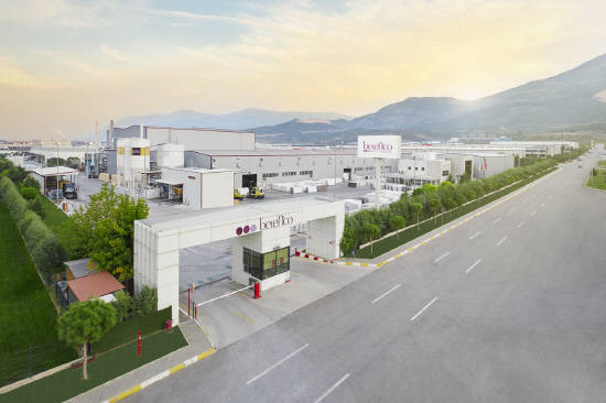 롯데케미칼 자회사 롯데첨단소재가 터키 엔지니어드스톤 업체 벨렌코사 지분(인수금액 약 1250억원)을 인수했다. 터키 벨렌코사 공장 전경. ⓒ 롯데케미칼