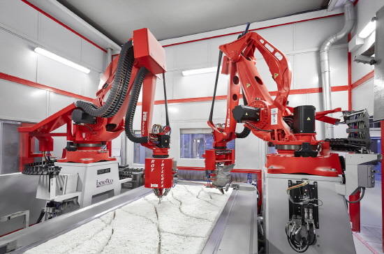 롯데케미칼은 국내 여수공장에 9만매 엔지니어드스톤 생산능력을 보유하고 있는 만큼 벨렌코사 인수 후 추가 설비투자 등으로 '글로벌 탑5 업체'로 진입할 계획이다. 터키 벨렌코사 공장 공정. ⓒ 롯데케미칼