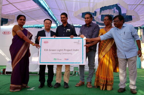 기아차 대표 글로벌 사회공헌사업 그린 라이트 프로젝트가 2019년에 인도에서 희망의 녹색불빛을 밝힌다. ⓒ 기아자동차