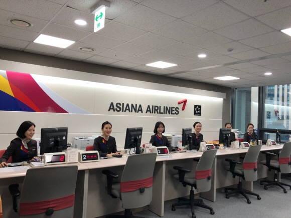 아시아나항공 서울중앙매표소 카운터 전경. ⓒ 아시아나항공