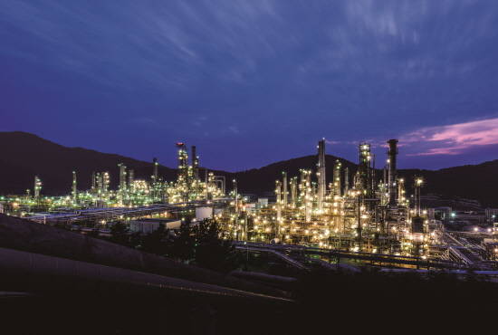 GS칼텍스는 정유와 방향족 사업 위주인 현재 사업 포트폴리오를 다각화하고, 수익 변동성을 줄이는 등 미래 지속성장을 추구하기 위한 장기적 성장전략을 펼칠 계획이다. GS칼텍스 방향족 생산시설. ⓒ GS칼텍스