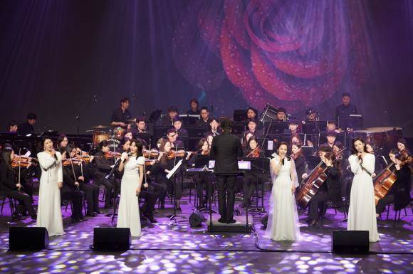 KB손해보험이 우수고객을 초청한 '2019 신년음악회' 공연 모습. ⓒ KB손해보험