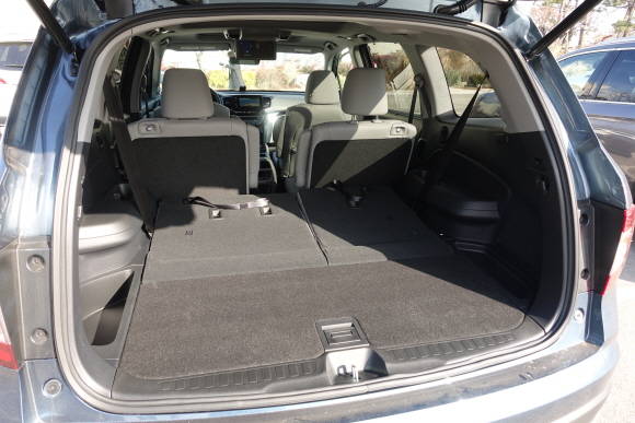 3열 시트를 접은 뉴 파일럿 트렁크 공간. = 노병우 기자