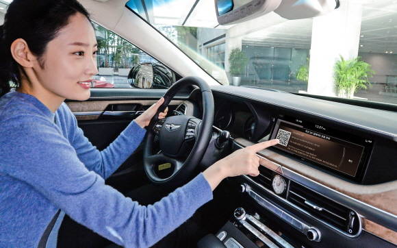 제네시스 브랜드가 G90에 최초로 탑재한 내비게이션 자동 무선 업데이트 서비스를 처음으로 시작한다. ⓒ 제네시스 브랜드