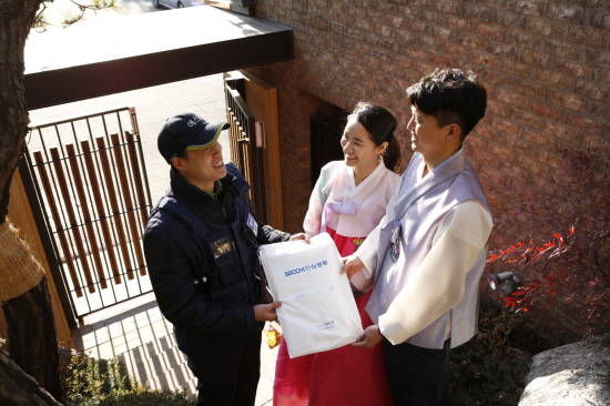 에스원은 고객 요청시 보안상 취약한 점을 점검해 주는 '사전 안심컨설팅'을 진행하는 등 설 연휴 침입범죄를 예방하기 위한 특별근무에 나선다. ⓒ 에스원