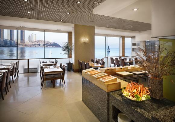 뷔페 레스토랑 까밀리아 전경. ⓒ 부산 웨스틴조선호텔