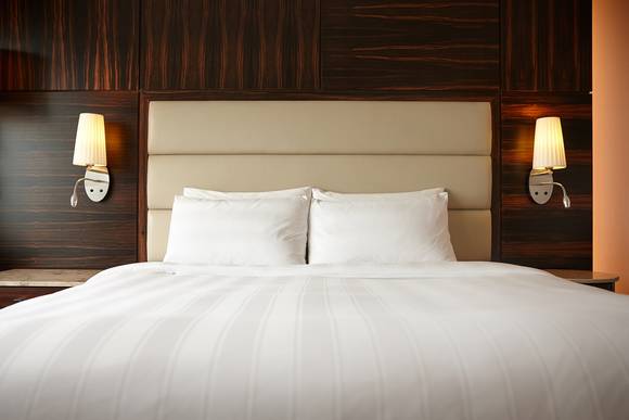 1인 전용 '온리 포 미' 패키지에 제공되는 디럭스룸 전경. ⓒ 부산롯데호텔