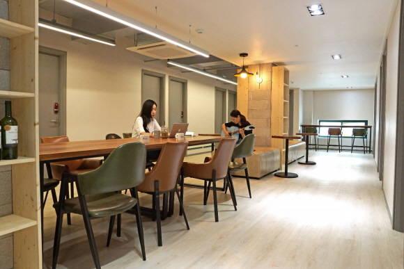 사회주택 자몽 셰어하우스 갈현 공용 휴게실. ⓒ 한국타이어