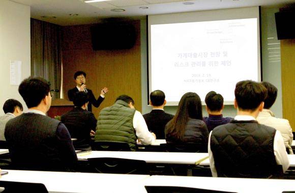 황종식 NICE평가정보 팀장이 강의를 진행 중인 모습. ⓒ NH농협카드