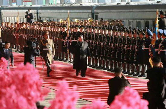 김정은 북한 국무위원장이 베트남 하노이에서 열릴 제2차 북미정상회담 참석을 위해 평양에서 출발했다고 노동신문이 24일 보도했다. ⓒ 뉴스1