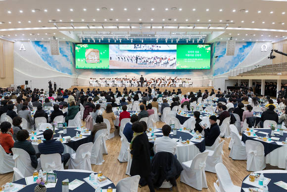 23일 부산동구 범일동에 위치한 안드레교회 연수원에서 올해 첫 오픈하우스를 기념해 오케스트라 향연이 펼쳐졌다. ⓒ 안드레교회