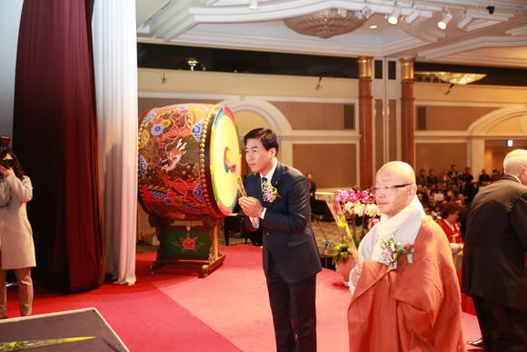 정정복 부산불교신도회 신임 회장이 취임법회를 통해 부산불심을 하나로 대통합하는 밑거름이 되기를 소원했다. ⓒ 프라임경제