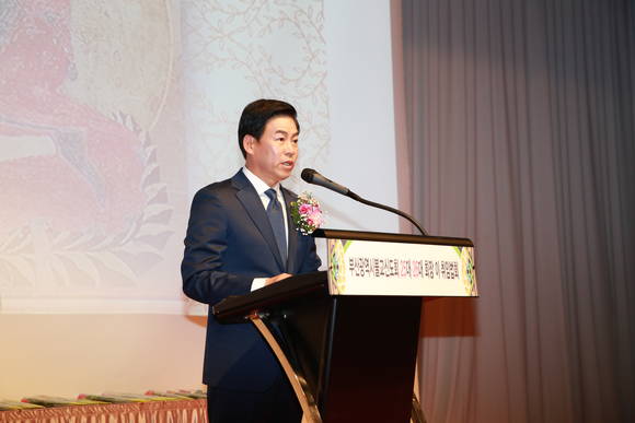 26대 정정복 부산시불교신도회 신임회장이 취임법회에서 인사말을 하고 있다. ⓒ 프라임경제