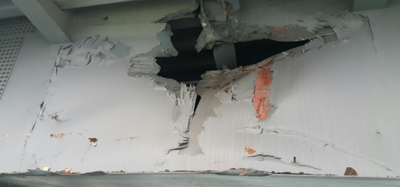 광안대교 남구 용호동 방면의 49호광장 진입램프구간 하층 강박스거더(Steel Box Girder)가 파손됐다. ⓒ 부산시